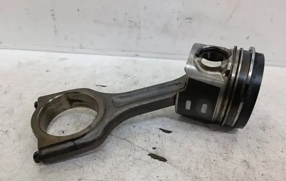 Peugeot 508 Piston with connecting rod