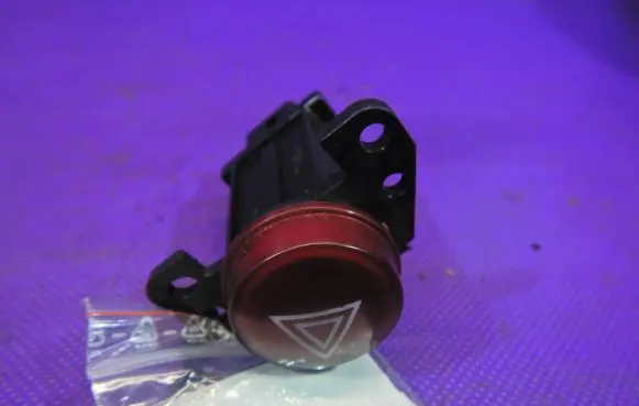 Mitsubishi Colt Hazard light switch