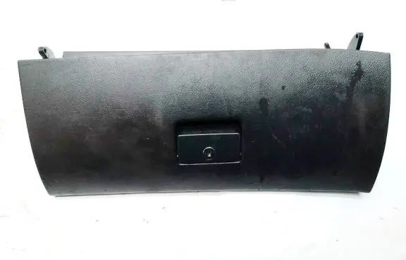 Volkswagen Golf IV Glove box