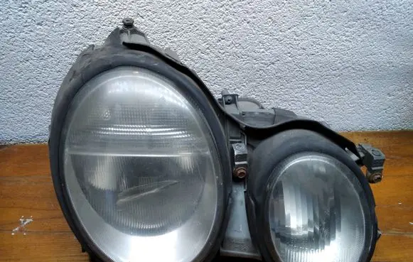 Mercedes-Benz E W210 Headlight/headlamp 147552RE