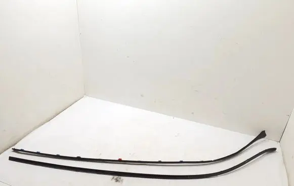 Roof trim bar molding cover