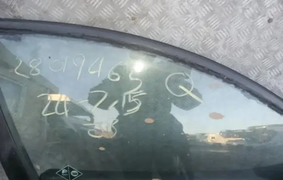 Nissan Primera Front door window glass four-door