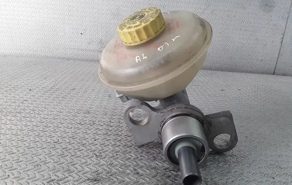 Master brake cylinder