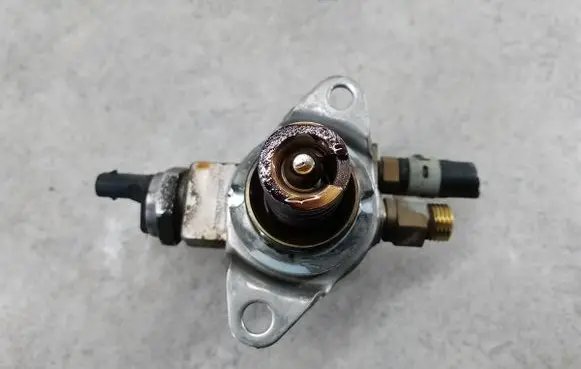 Audi A3 S3 8P Fuel injection high pressure pump 03C127026M