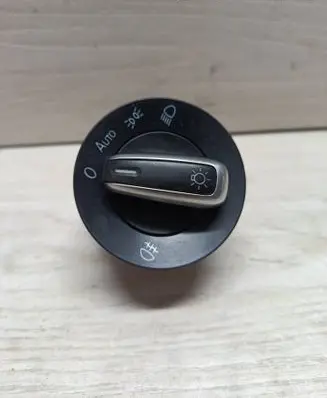 Volkswagen PASSAT B7 Light switch 