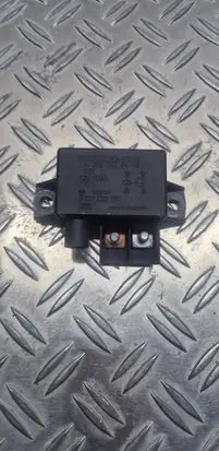 Mercedes-Benz E W211 Charging relay A0025426419 12V100A 0332002167