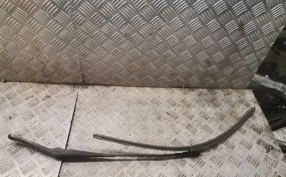 Ford Focus Front wiper blade arm 4m5117526