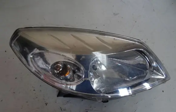 Dacia Sandero Headlight/headlamp