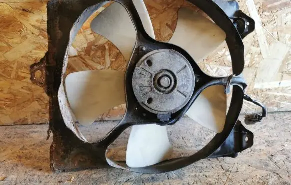 Toyota Avensis T220 Electric radiator cooling fan 1636327010