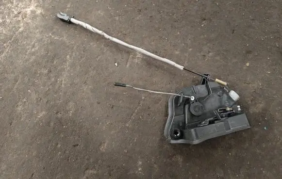 BMW X5 E53 Front door lock A048315