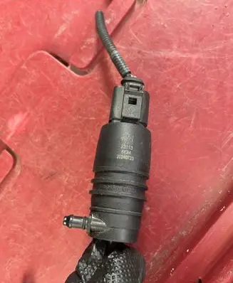 Volkswagen Jetta V Windscreen/windshield washer pump 23113 8624