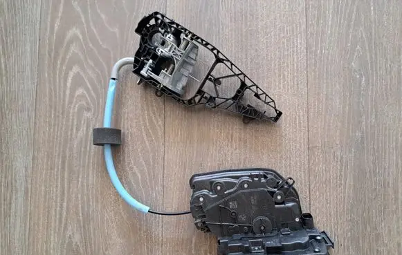 Mini Cooper Countryman R60 Coupe door lock (next to the handle) 7296457 7281937