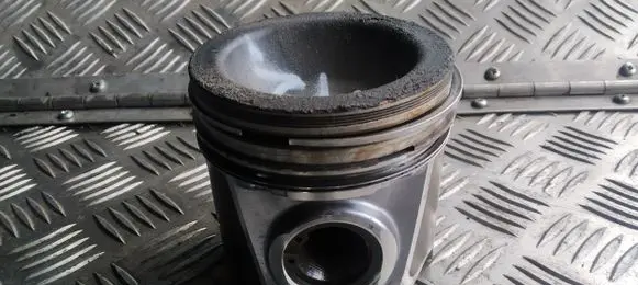 Piston