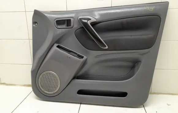 Toyota RAV 4 (XA20) Front door card panel trim 67777X1B02