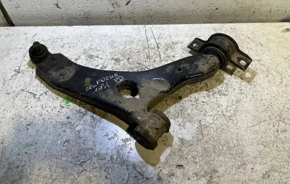 Ford Focus Front lower control arm/wishbone