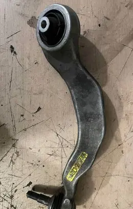 BMW 8 G15 Front control arm 6886911