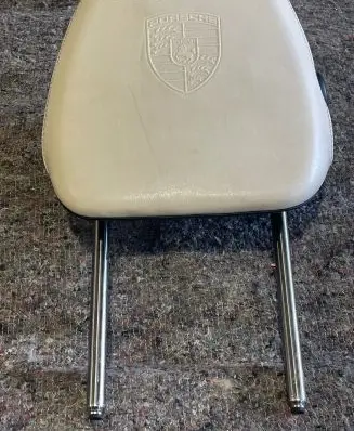 Porsche Cayenne (92A) Front seat headrest 