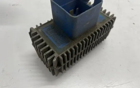 Opel Zafira B Glow plug pre-heat relay 55353011