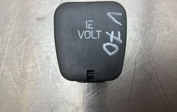 Volvo V70 12 V Socket (front)