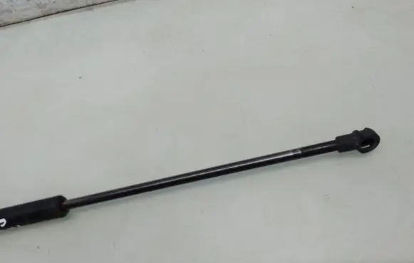 Toyota Prius (NHW20) Tailgate/trunk strut/damper