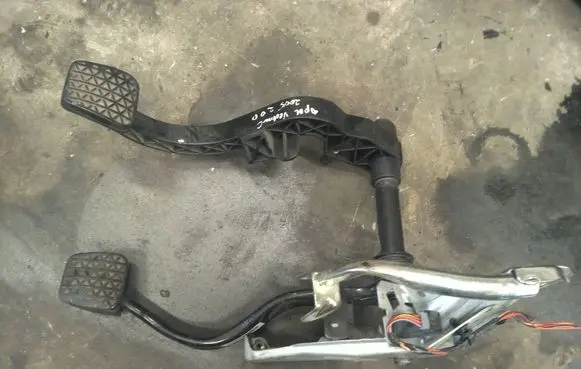 Opel Vectra C Pedal assembly 24401376 051121072652