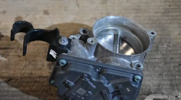 BMW X5 G05 Intake manifold 8667415