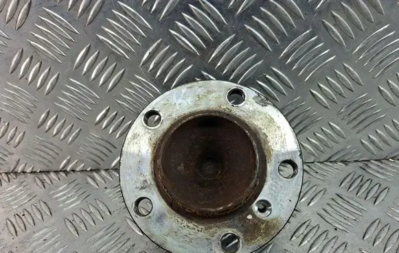 Rear wheel hub