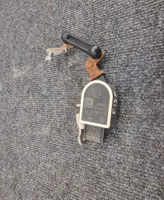 Headlight/headlamp level sensor