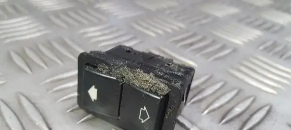 BMW 5 E39 Electric window control switch 8368974
