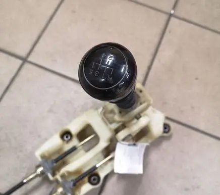 Hyundai Santa Fe Gear shifter/selector 437002B900