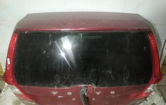 Volvo XC70 Tailgate/trunk/boot lid raudonas