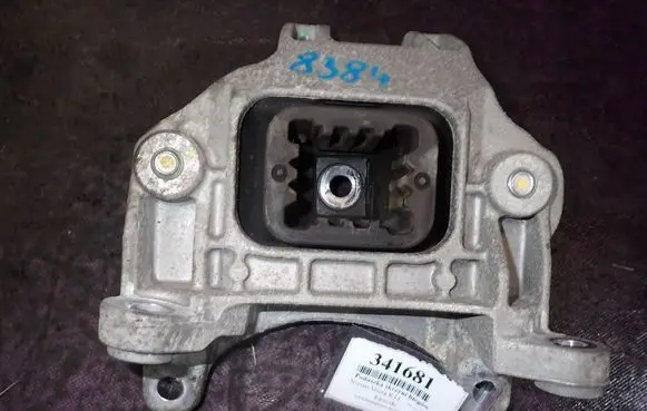 Gearbox mounting bracket