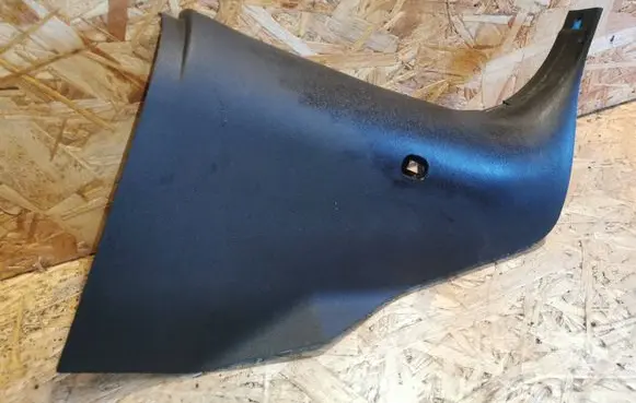 Foot area side trim