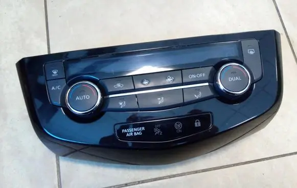 Nissan Qashqai Climate control unit 275004EA0A NE55252