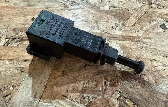 Volkswagen Polo III 6N 6N2 6NF Brake pedal sensor switch 1J0945511A