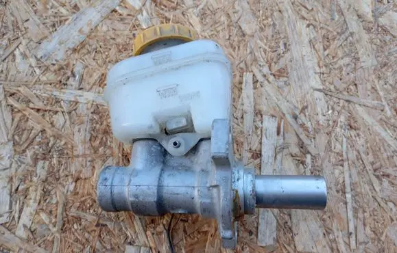 Master brake cylinder