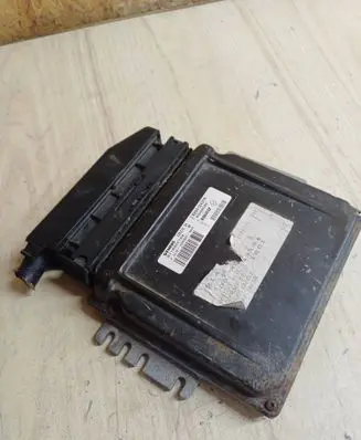 Renault Scenic I Engine control unit/module S118301104 8200080285