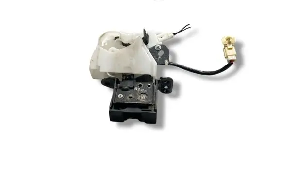 Mazda 3 I Tailgate/trunk/boot lock/catch/latch