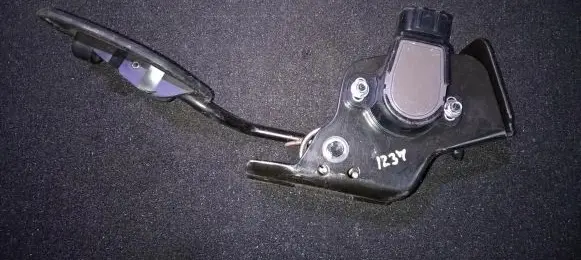 Toyota Avensis T250 Accelerator throttle pedal 8928152011 89281-52011