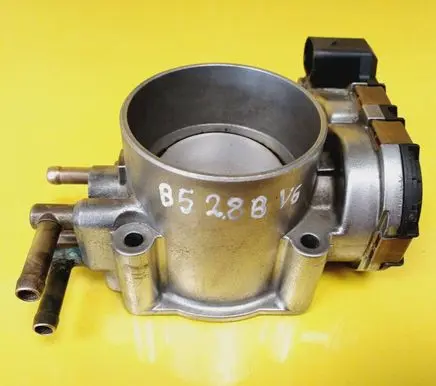 Audi A4 S4 B5 8D Throttle body valve 078133062B