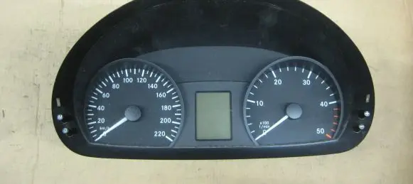 Mercedes-Benz Vito Viano W639 Speedometer (instrument cluster) A6399001100