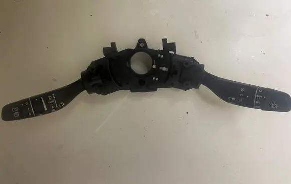 Hyundai Tucson TL Wiper turn signal indicator stalk/switch 93404D7962