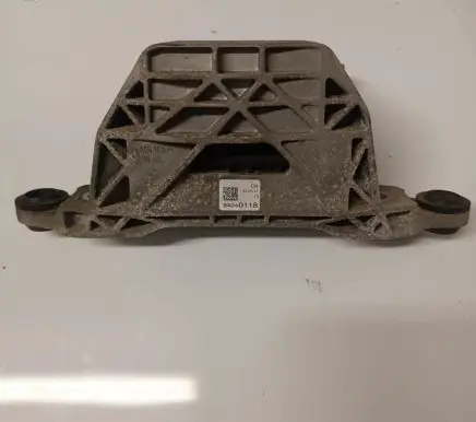 Opel Insignia B Engine mount bracket 84240118