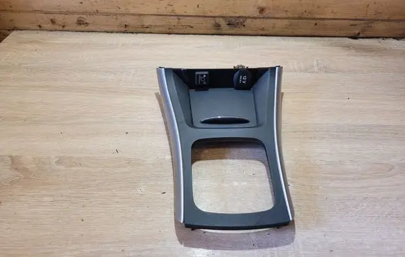 Mercedes-Benz B W245 Gear shifter surround trim plastic A169680