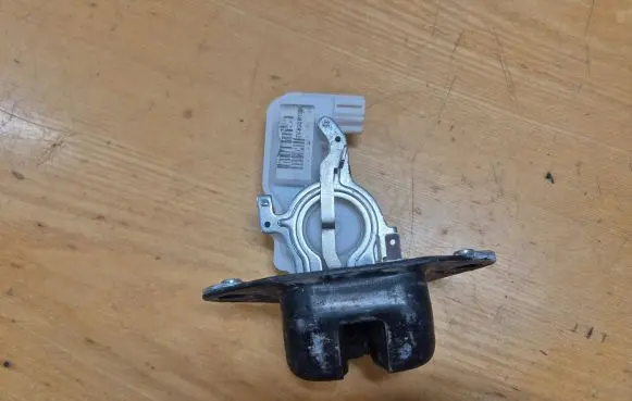 Honda CR-V Tailgate/trunk/boot lock/catch/latch EUK9361110A 0006437 1527