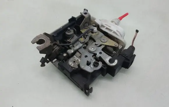 Audi A8 S8 D2 4D Front door lock 8D1837015F