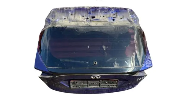 Infiniti Q30 Tailgate/trunk/boot lid