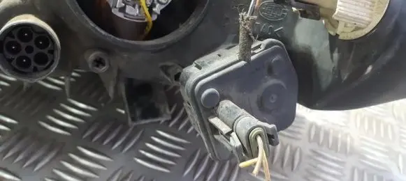 Headlight level adjustment motor