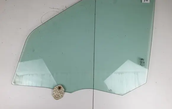 Land Rover Range Rover Sport L320 Front door window glass four-door 43R001605