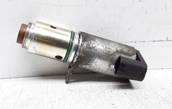Volvo V70 Camshaft vanos timing valve 31216221